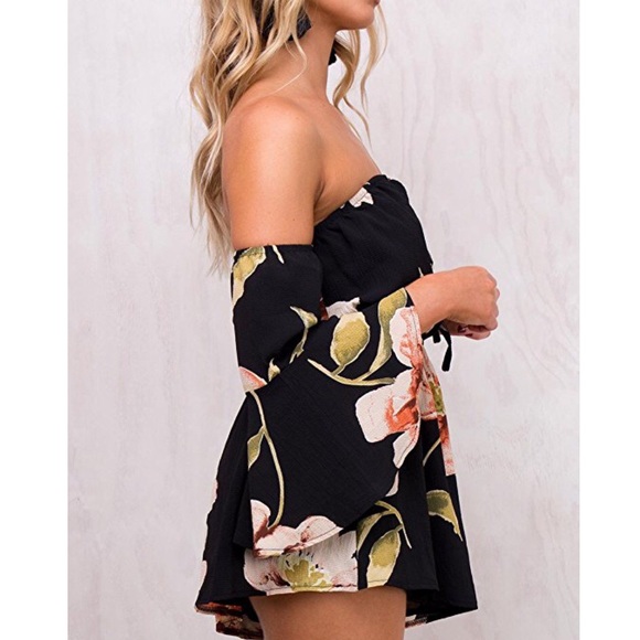 NWT Long Sleeves Floral Print Romper - Picture 5 of 7